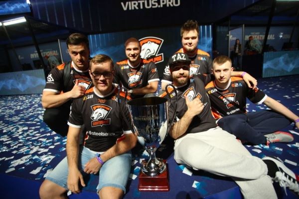 «Закончилась целая эпоха». Как интернет прощался с составом Virtus.pro по CS:GO