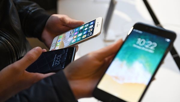 <br />
Смартфоны Samsung и iPhone подешевели в России. Новые цены<br />
