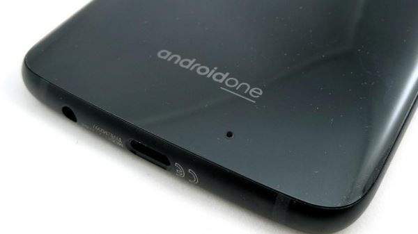 <br />
					Google удалил со своего сайта обещание обновлять смартфоны Android One в течение 2 лет<br />
				
