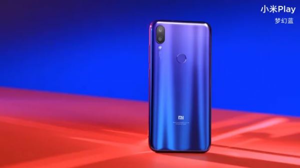 Фотогалерея дня: смартфон Xiaomi Mi Play в разных градиентных окрасах